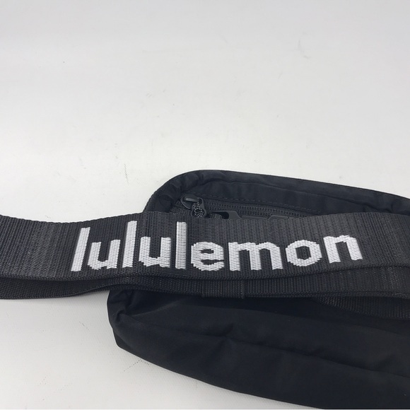 Lululemon Everywhere Belt Bag, Size 1L - Black/White/Silver - Picture 8 of 12